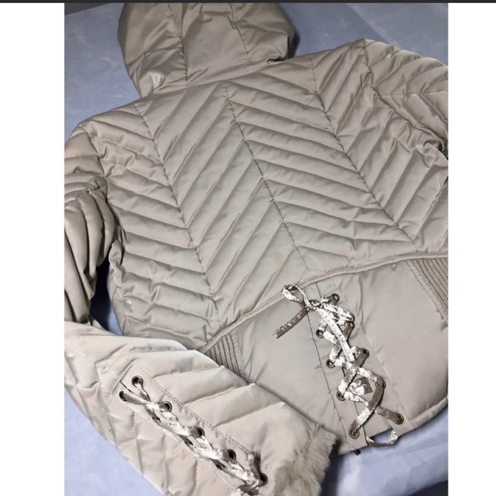 Gorgeous Bebe Tan faux fur quilted coat with hood Size M - Picture 6 of 9